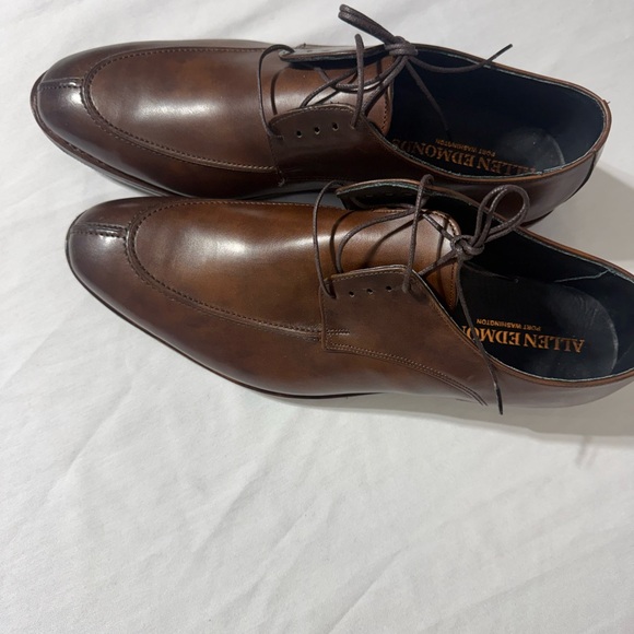 Allen Edmonds Men\'s Classic Brown Oxfords